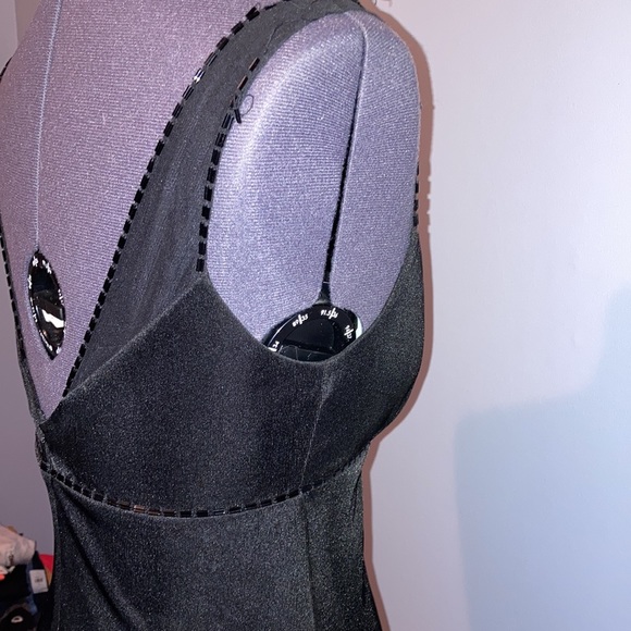 MAX AND CLEO stunning black fitted dress with low V-neck/back neck. Size 2. - Picture 7 of 12